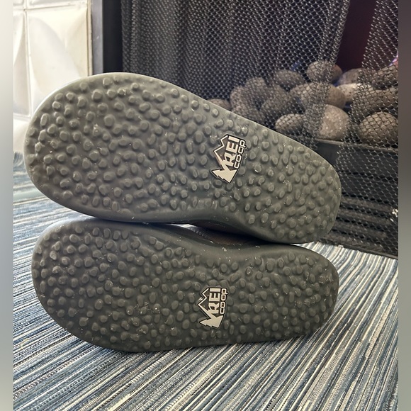 REI Co-op Unisex size women’s 7 men’s 5 Camp Dreamer Booties Granite Black - Picture 4 of 6